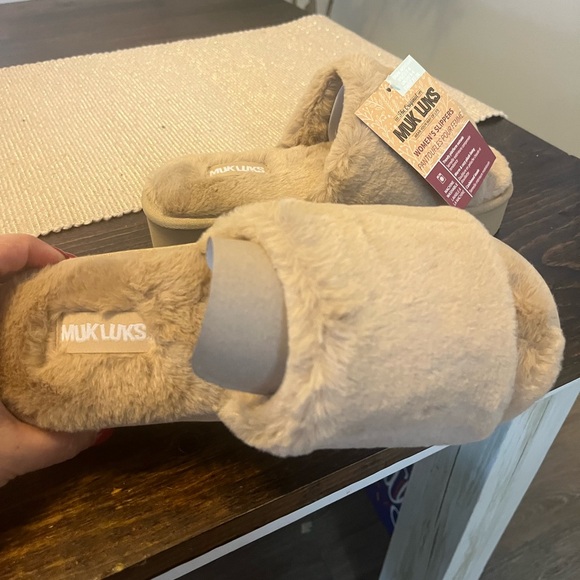 MUK LUKS platform slippers size 7-8 - Picture 3 of 4